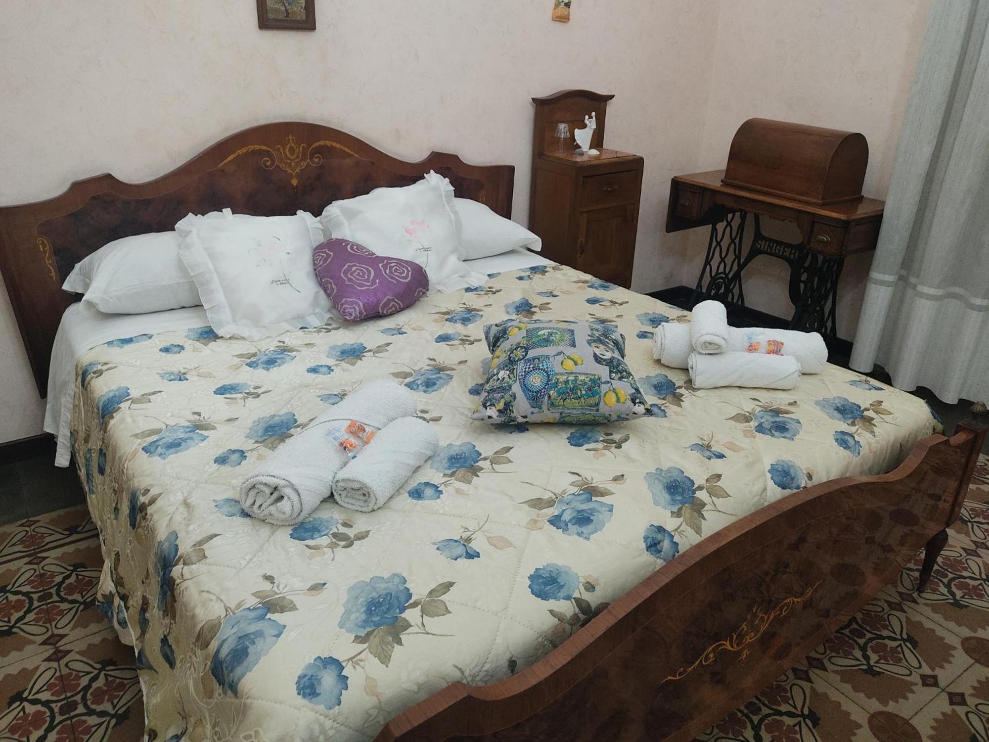 Zu Pippo'S House Apartment Catania Ngoại thất bức ảnh